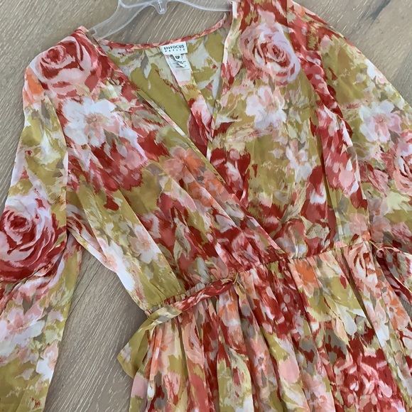 Beautiful dress! - Picture 2 of 4